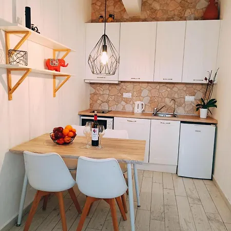 Ipsos Beach Apartment アパート